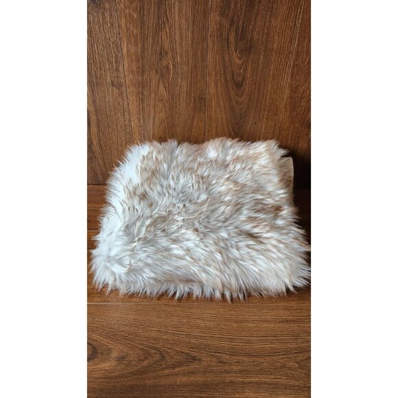 Laura Hill Home Faux Long Fur White Tan Accent Rug 30x47 Inches - Picture 1 of 5
